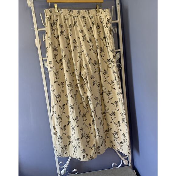 CORDUROY FLORAL MIDDLE WAIST WIDE LEG TROUSERS CURVE & PLUS OXL - Picture 8 of 8